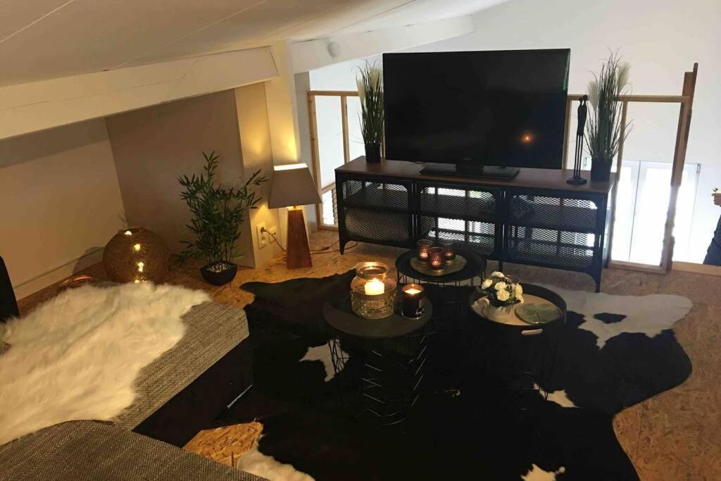 Cosy Appartement ,Dinant, Abbaye De Maredsous 昂内 外观 照片